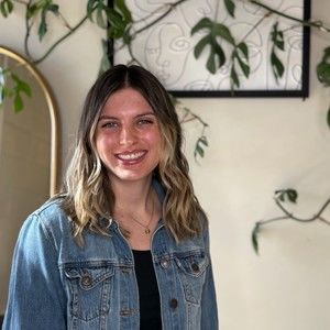 Meet your Posher, Maya